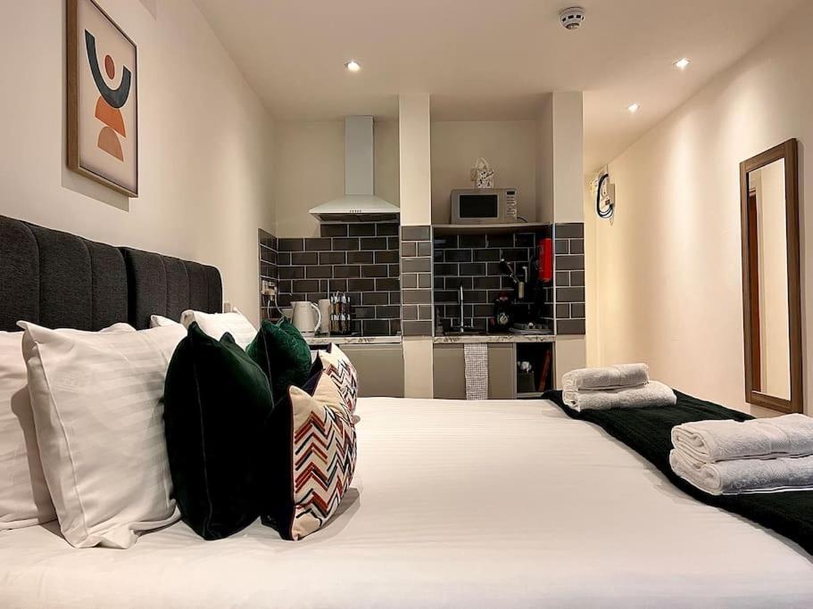 Unique Studio In Central سوثامبتون المظهر الخارجي الصورة
